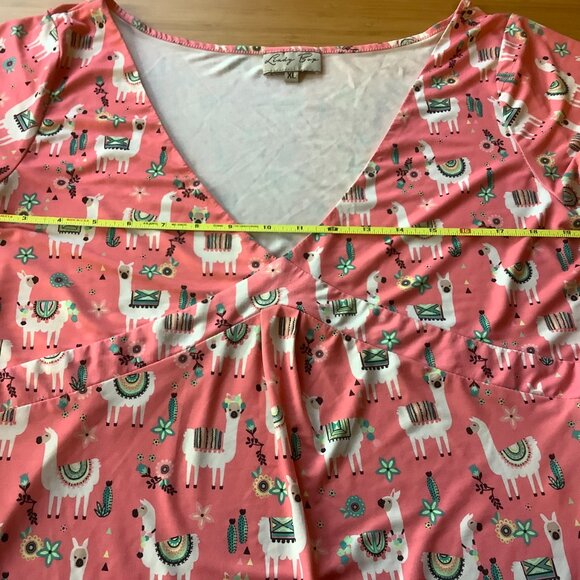 Soft pink v-neck lightweight top with llamas - Picture 4 of 6